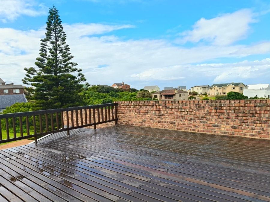 4 Bedroom Property for Sale in Oyster Bay Eastern Cape